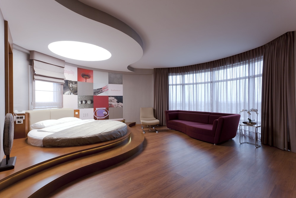 Deluxe Suite photo 2