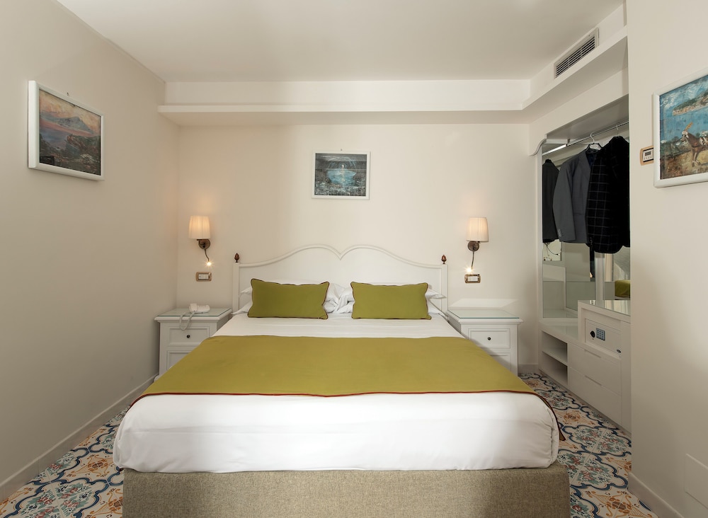 Standard Double or Twin Room, Poolside - Photo 2