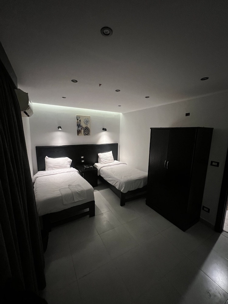 Deluxe Twin Room photo 2