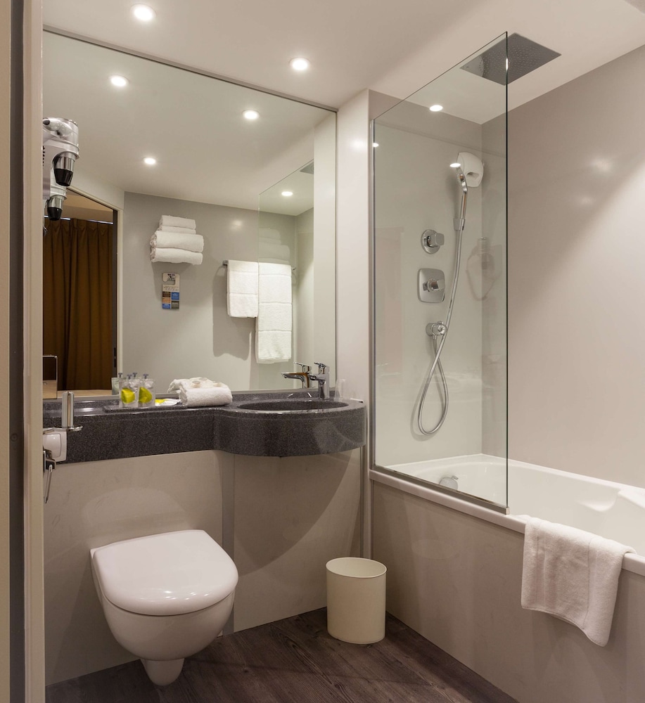Standard Room, Multiple Beds - Photo 1