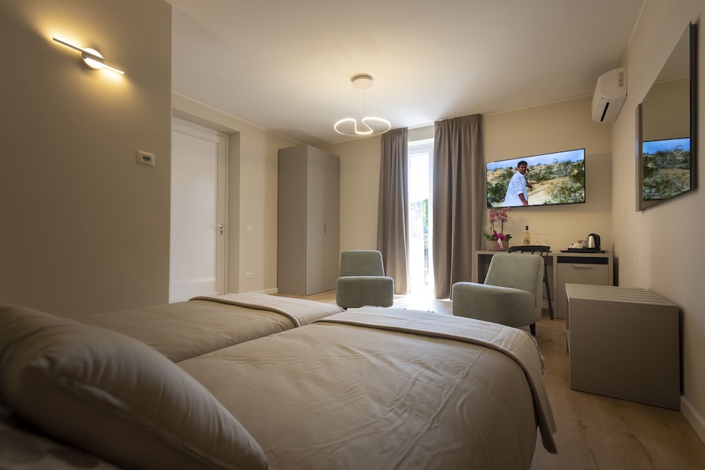 Basic Double or Twin Room photo 3