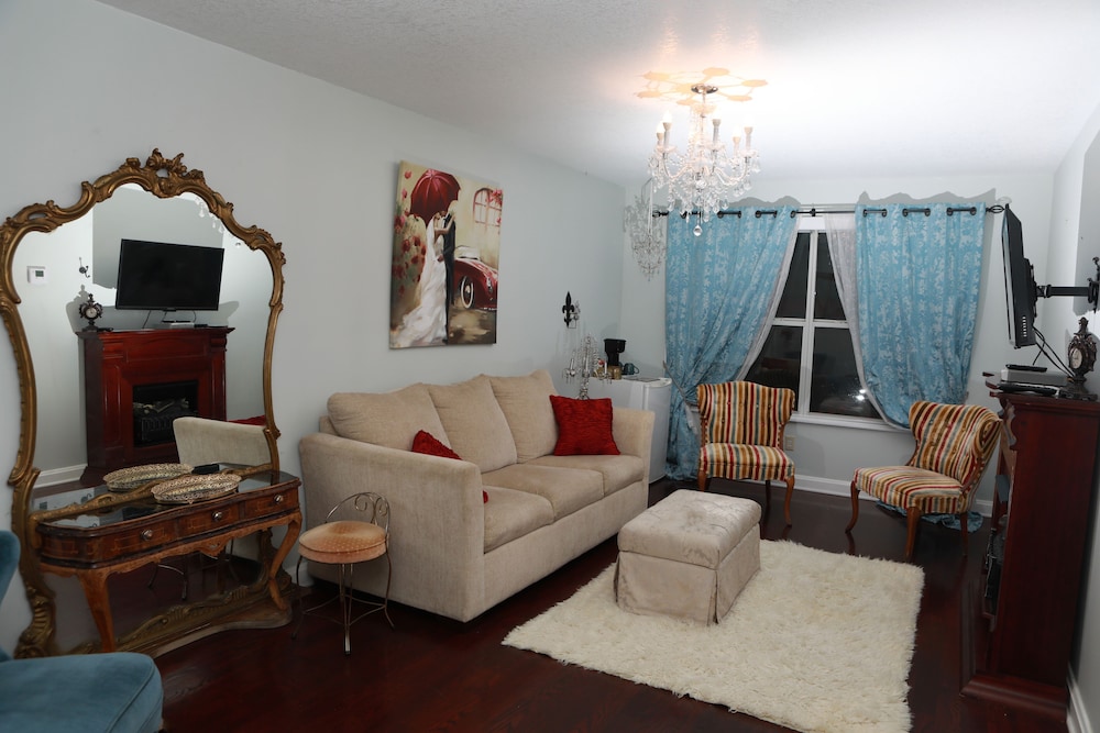 Standard Room, 1 King Bed, Bathtub (Moroccan Room) photo 3