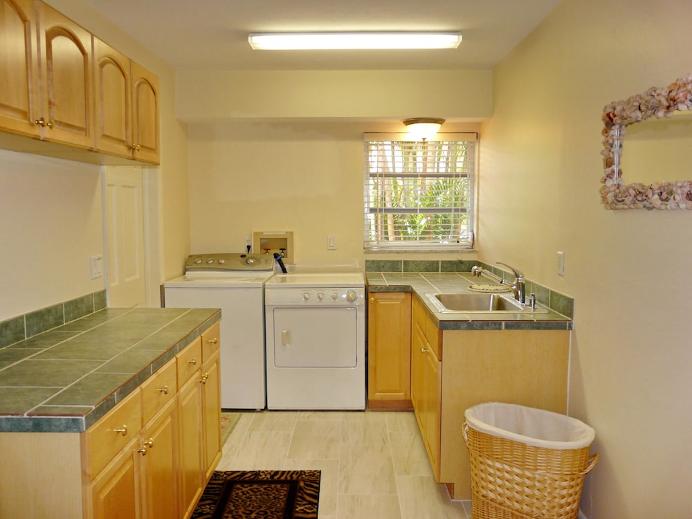 House, Multiple Beds (848 Buttonwood Court) photo 2