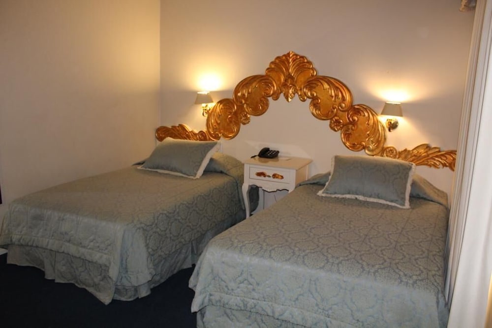 Deluxe Room, Accessible - Photo 5
