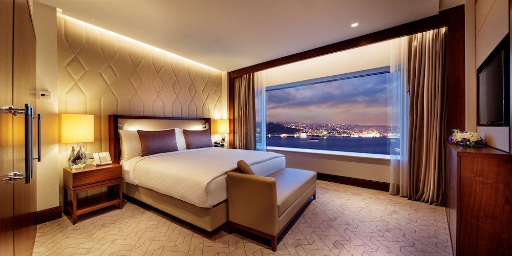 Bosphorus Suite With Kitchen, Lounge Access