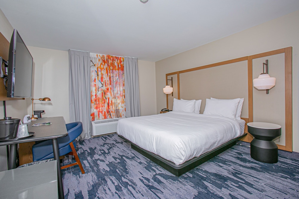 Room, 1 King Bed (Mobility/Hearing Access, Roll-In Shwr) - Photo 5