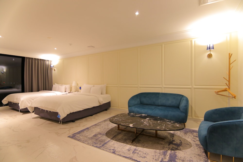 Royal Suite (Private pool fee per night required on spot) - Photo 5