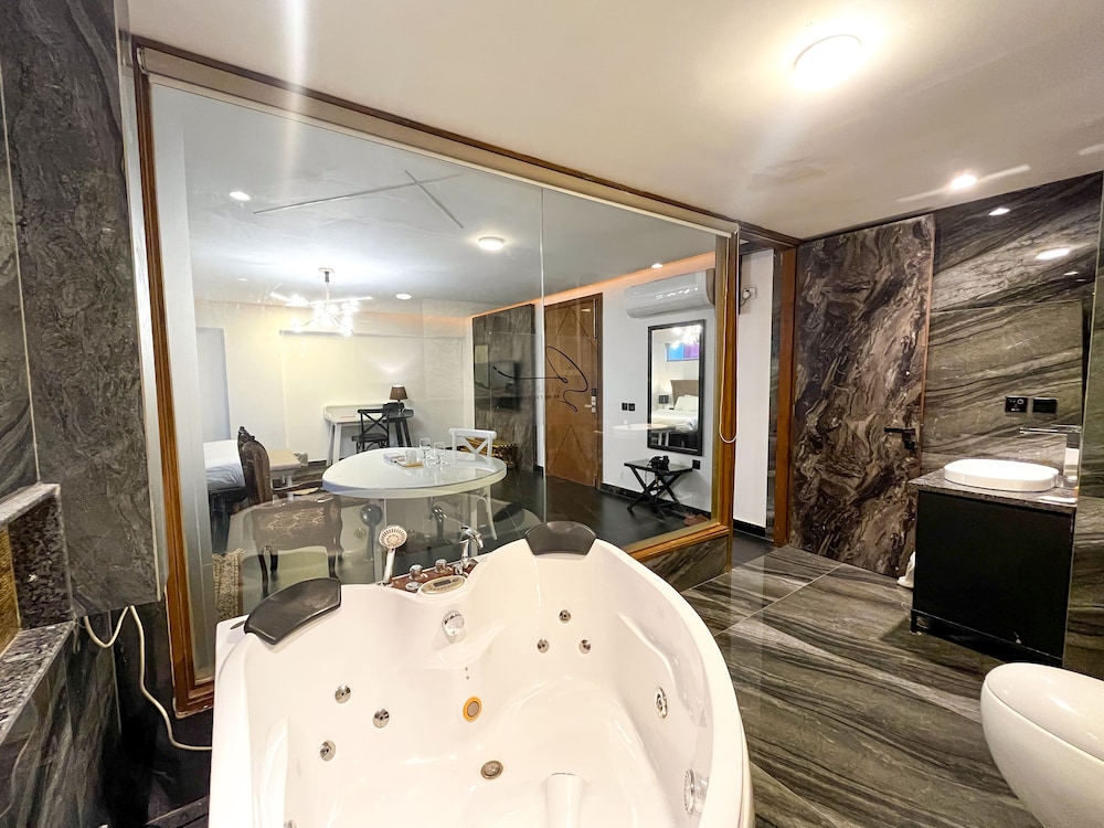 Signature Room photo 3