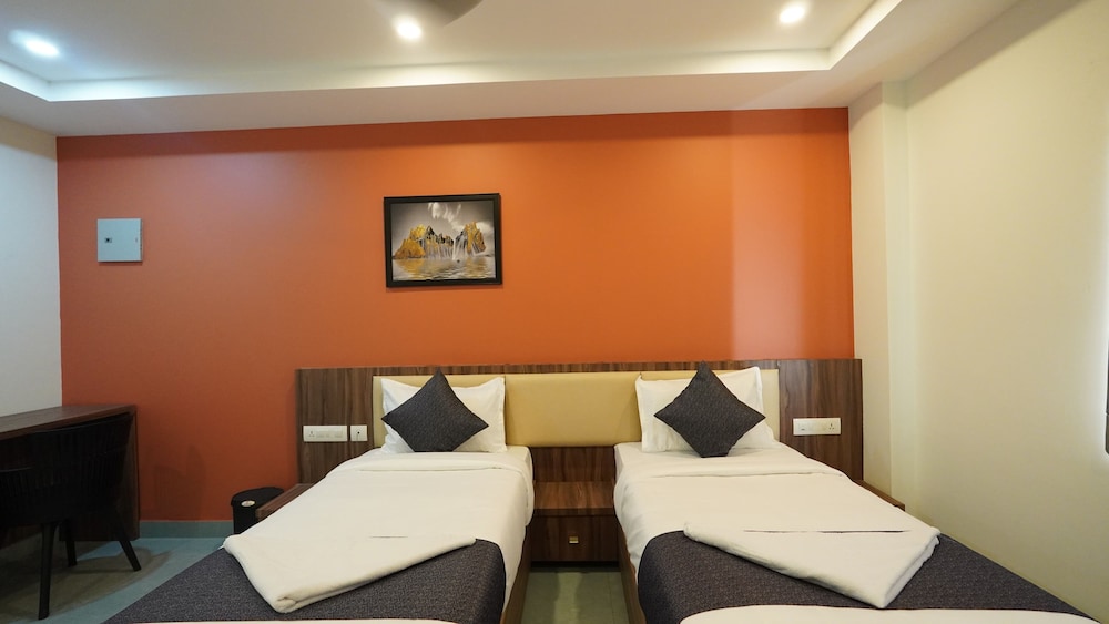 Deluxe Double or Twin Room photo 2