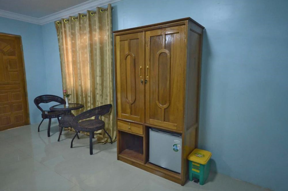 Family Room photo 3
