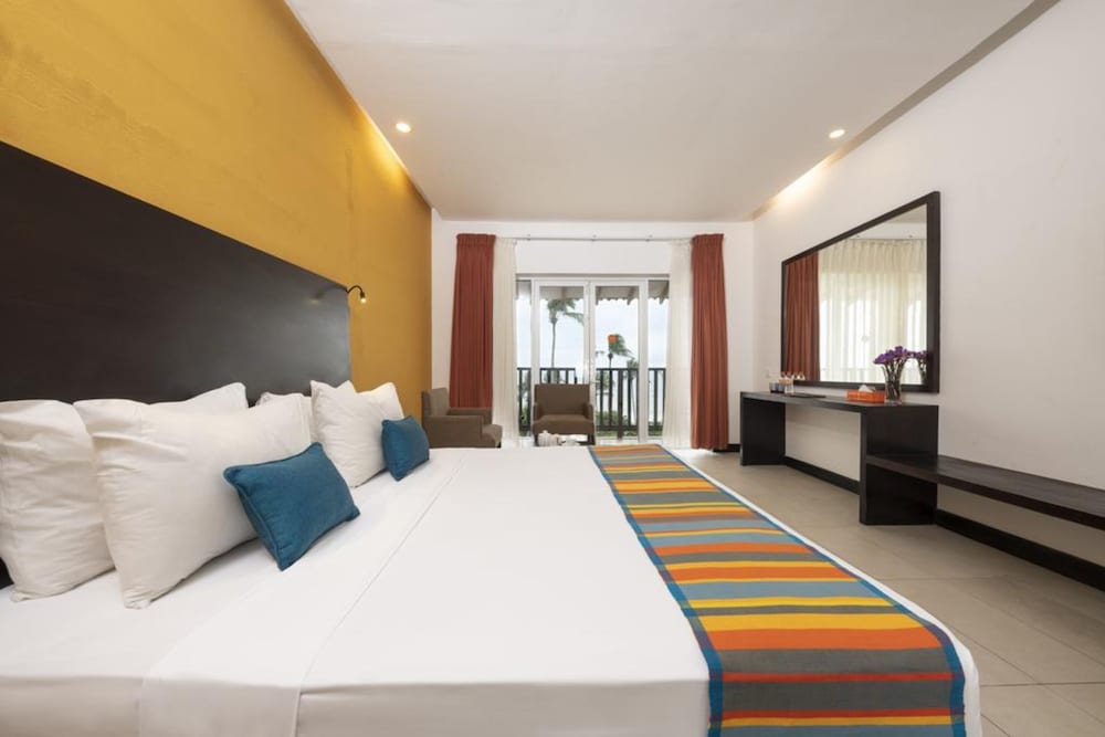 Superior Room, Partial Sea View - Photo 1