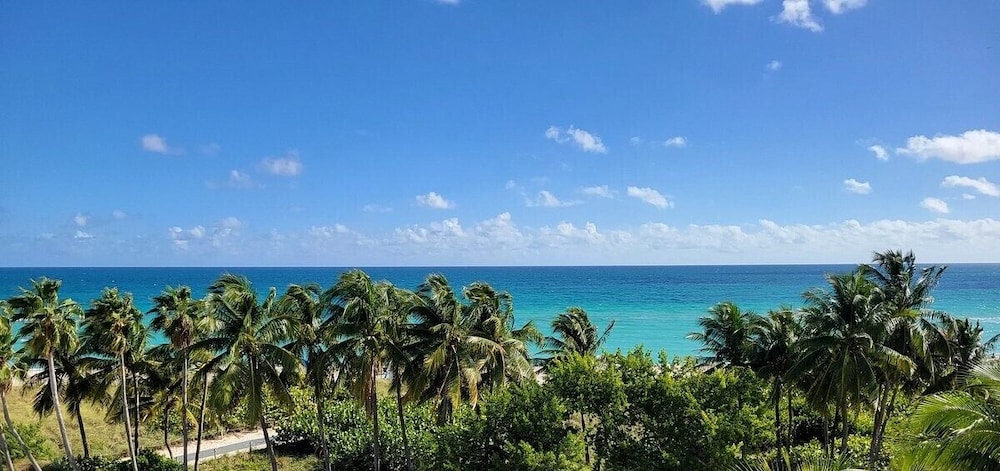 Deluxe Room, 1 King Bed, Balcony, Ocean View - Photo 1