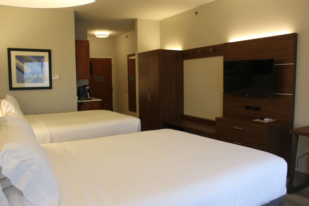 Room, 2 Queen Beds, Accessible, Non Smoking (Hearing) - Photo 6