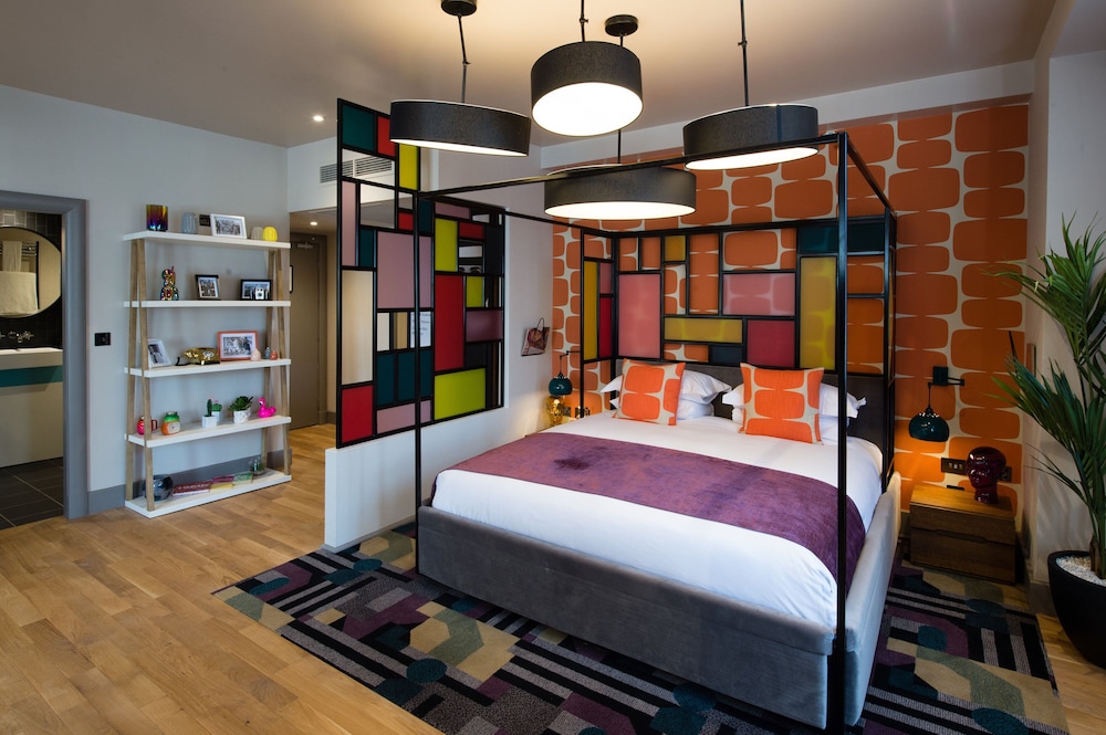 Signature Suite - Photo 5