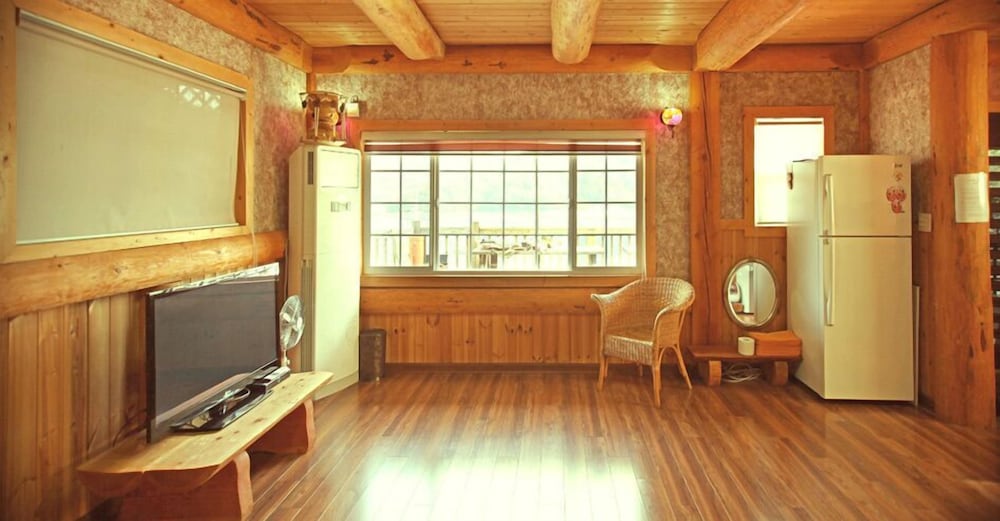 Room (2 Oh-Bi) photo 3