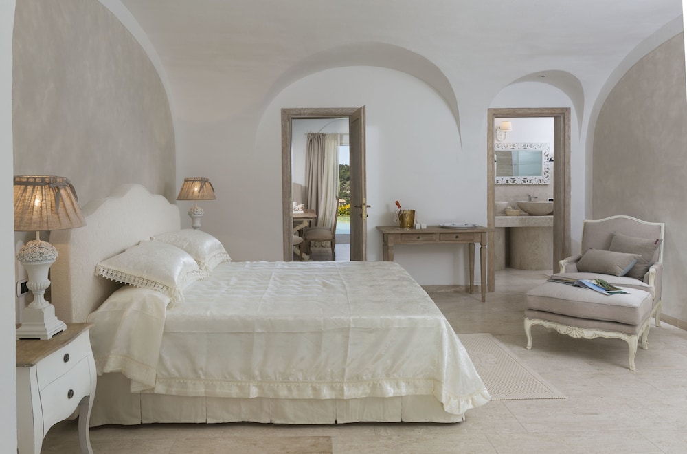 Studio Suite, 1 Queen Bed, Pool View