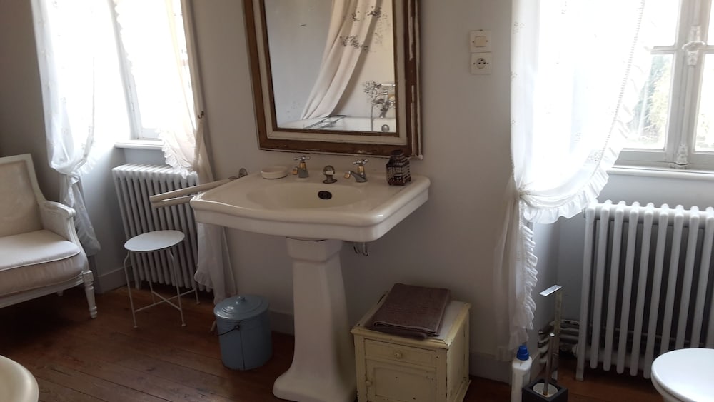 Romantic Double Or Twin Room, 1 King Bed, Private Bathroom, Garden View photo 2