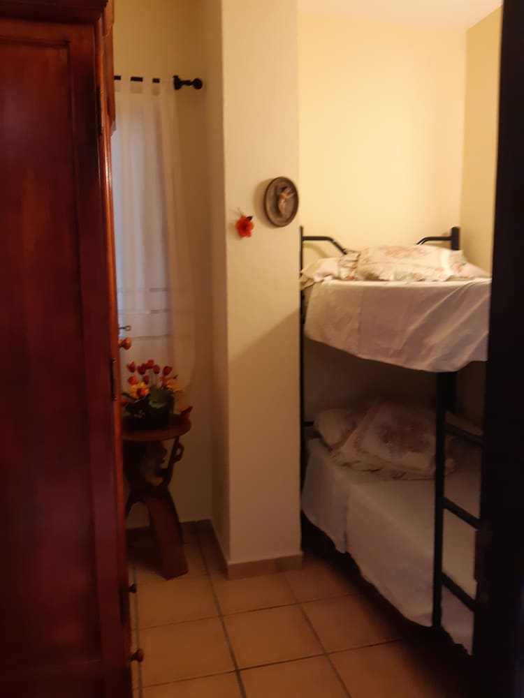 House, 3 Bedrooms photo 2