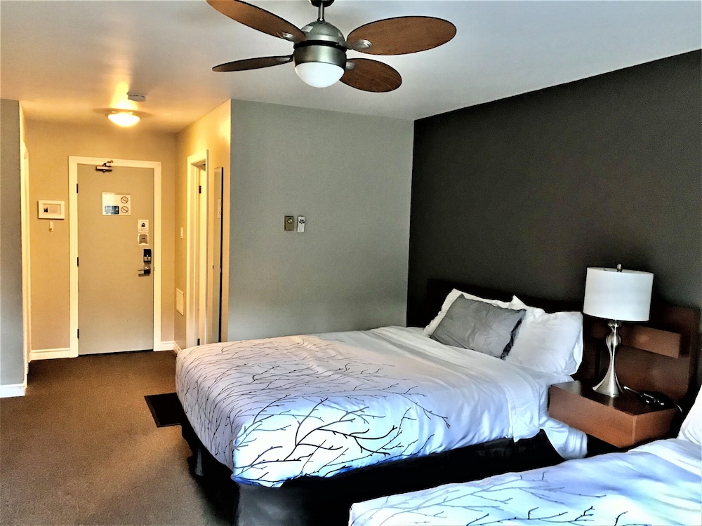 Double Deluxe Room (w/extra bed, easy water access) photo 3