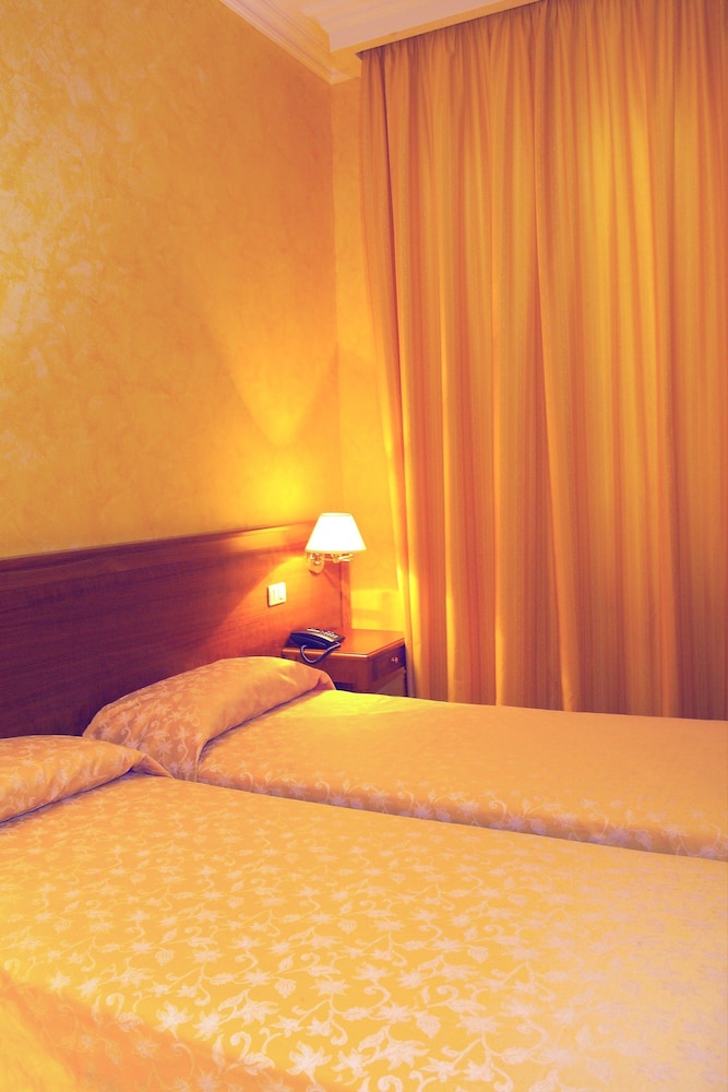 Single Room, Private Bathroom