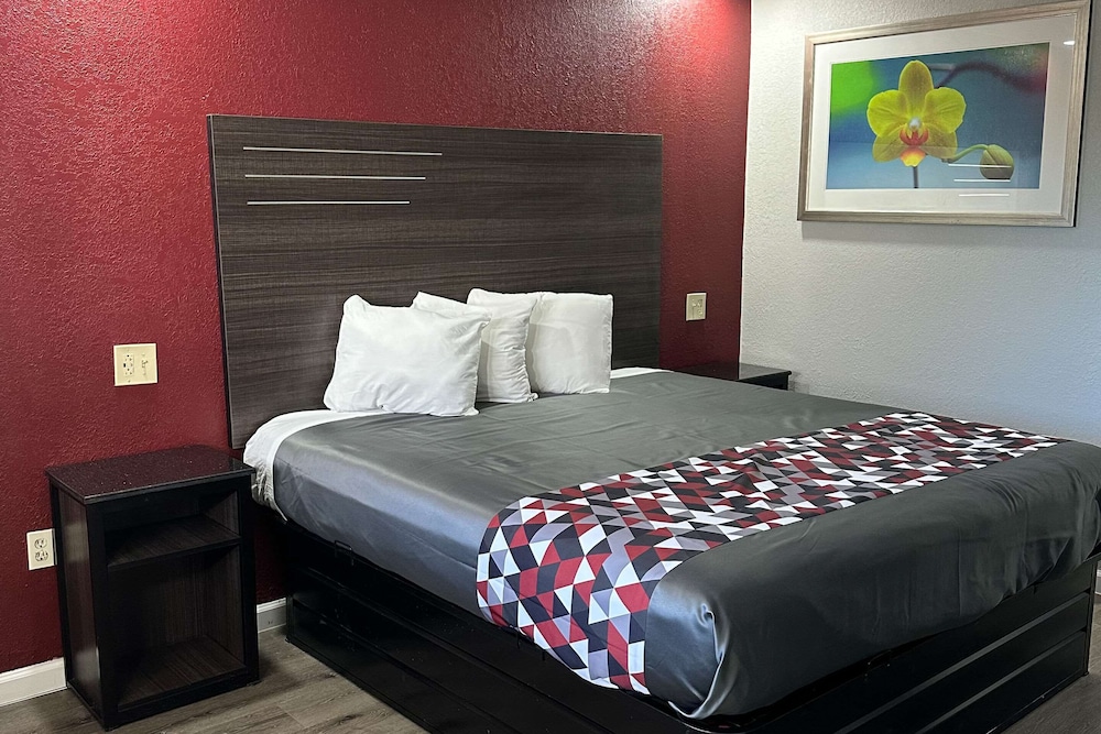 Room, 1 King Bed, Accessible, Non Smoking - Photo 2