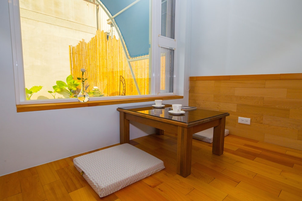 Signature Double Room, 1 Queen Bed, Courtyard View photo 3
