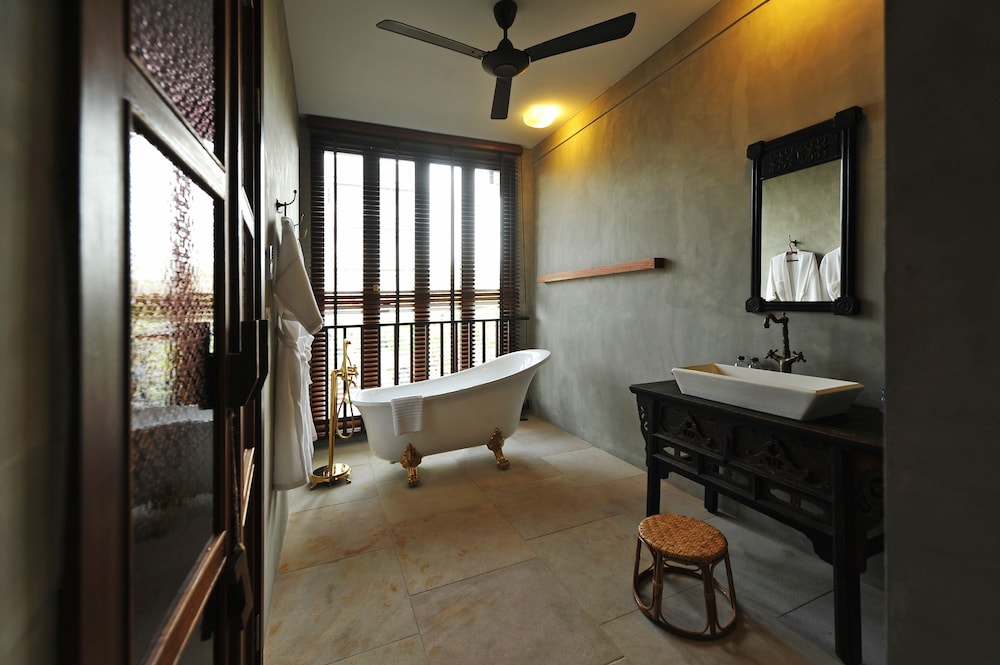 Deluxe Family Room, Canal View photo 3