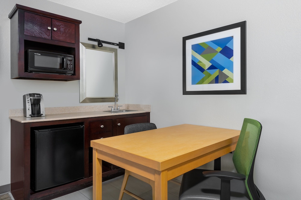 Suite, 1 Bedroom, Accessible (Communications Accessible) - Photo 1