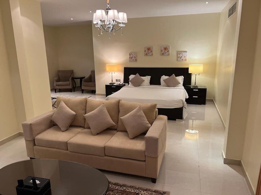 5 Bedrooms Villa photo 2