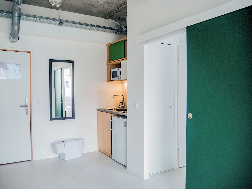 Apartment L - 1 Bedroom - Photo 2