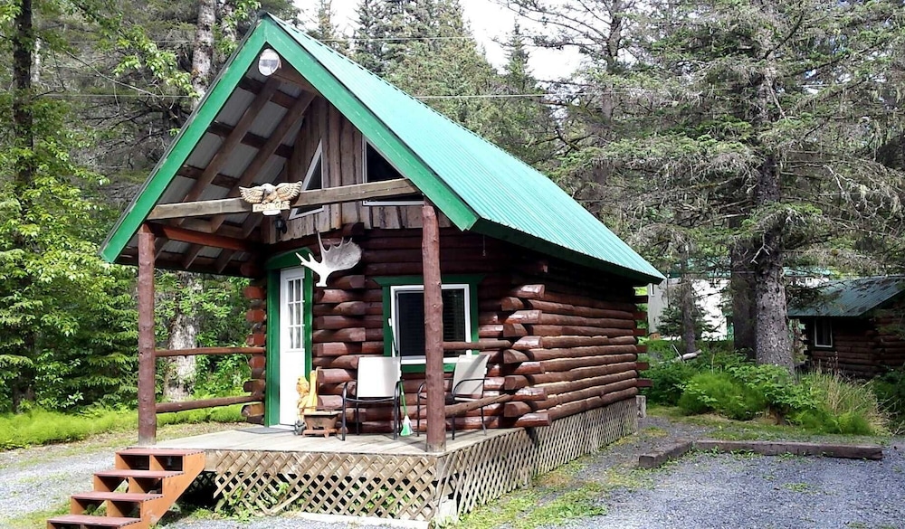 Eagle's Nest Cabin (Shared Restroom) photo 2