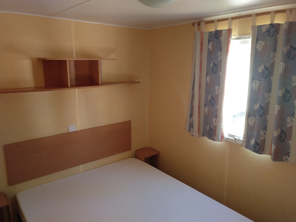 Basic Mobile Home, 2 Bedrooms