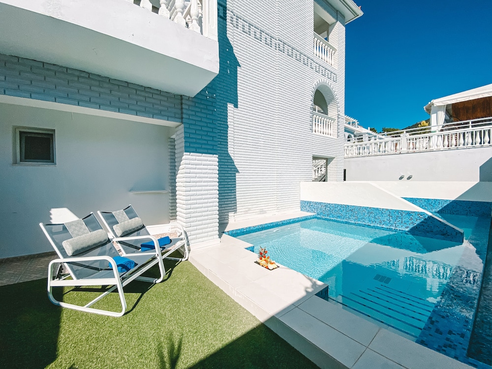Deluxe Suite, Private Pool - Photo 5