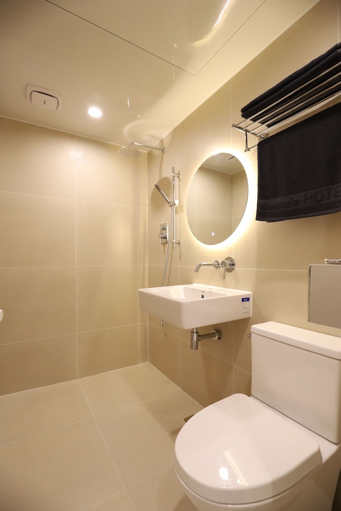 Standard Twin Room - Photo 2