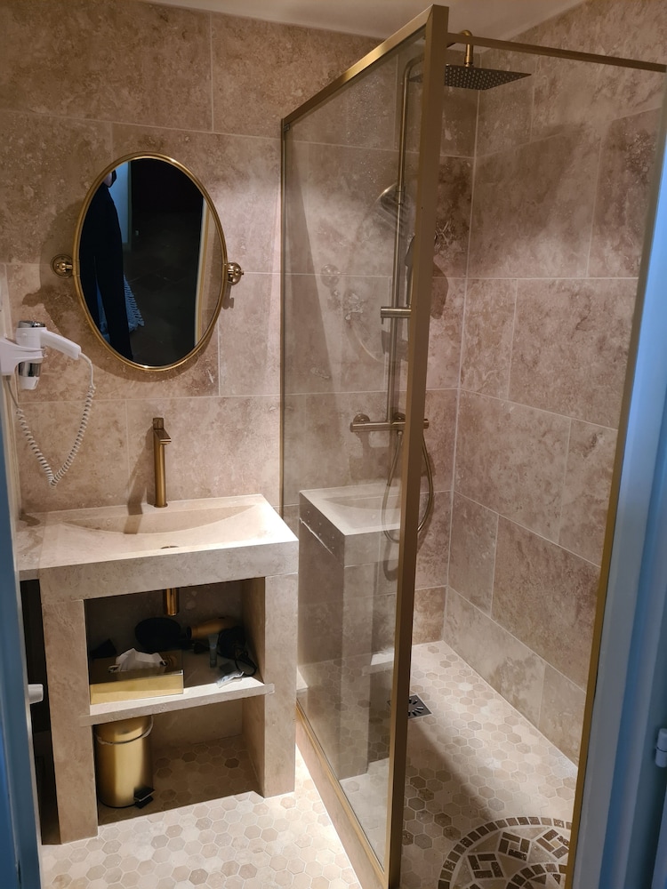 Royal Triple Room photo 3