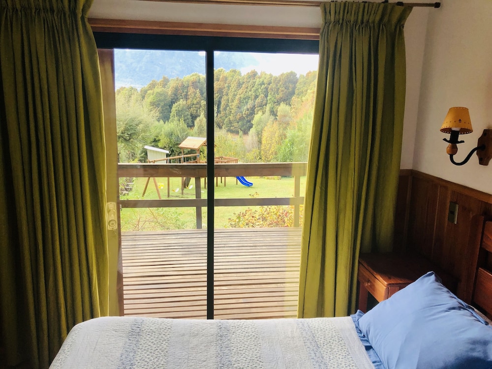 Traditional Cabin, 2 Bedrooms, Terrace, Lake View photo 2