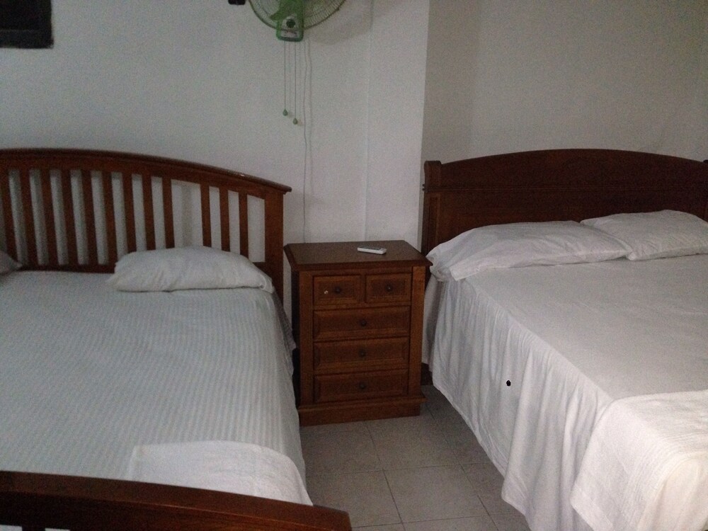 Standard Room, 2 Queen Beds photo 2