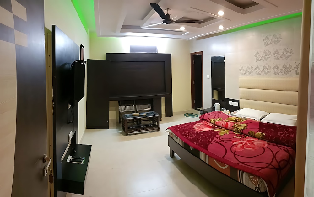 Semi Deluxe room - Photo 13