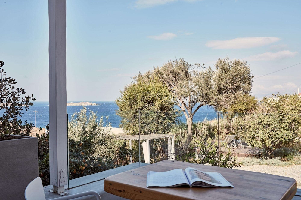 Deluxe Sunset & Sea View Suite