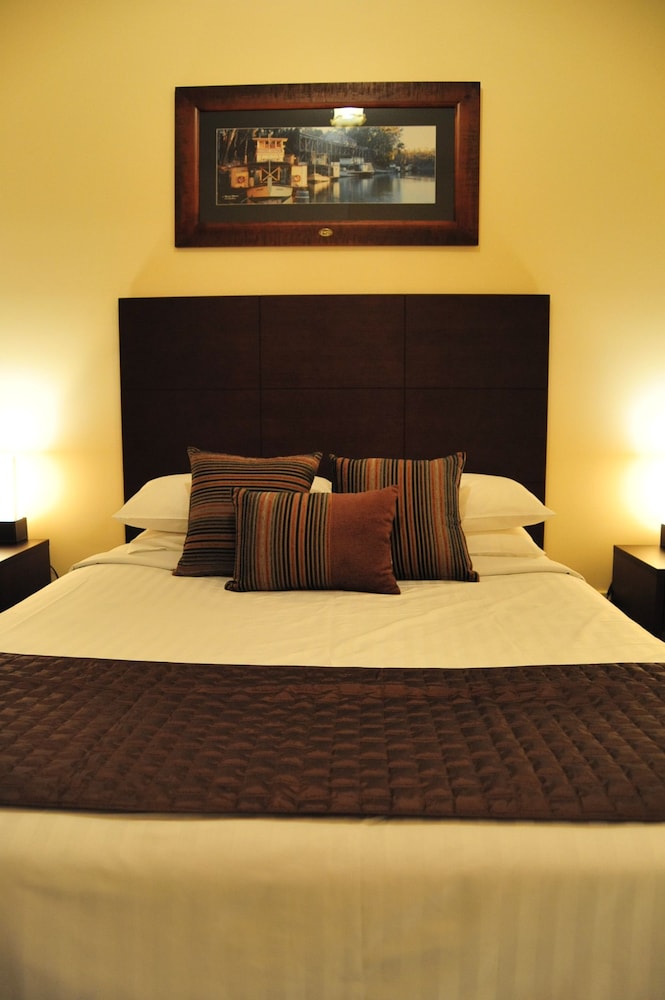 Standard Suite, 1 Bedroom, Non Smoking, Kitchen (4TH NIGHT $5) photo 3
