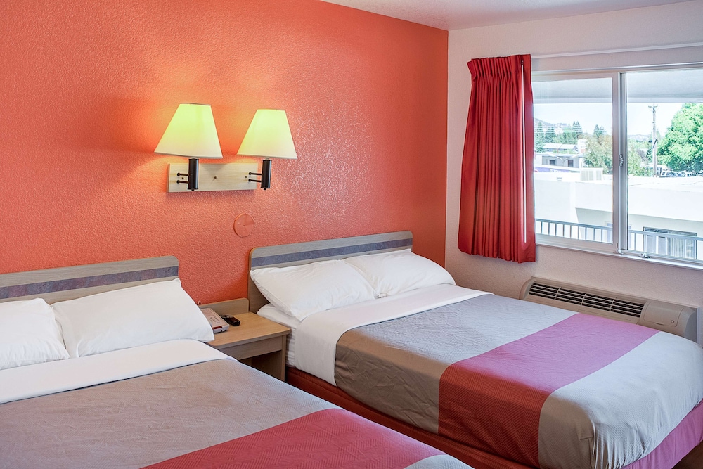 Deluxe Room, 2 Double Beds, Non Smoking, Refrigerator photo 1