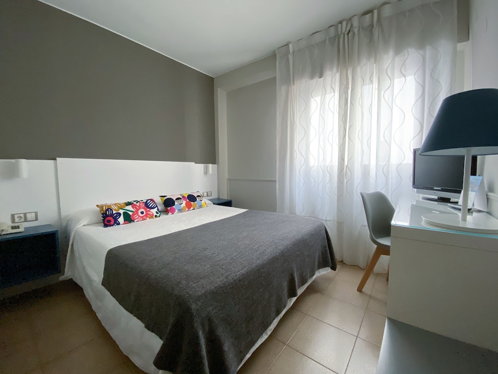 Standard Double Room (Free Parking) - Photo 3