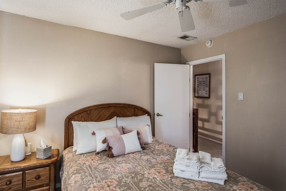 Condo, Multiple Beds, Hot Tub, Mountain View (#A7 - No Pets) photo 3