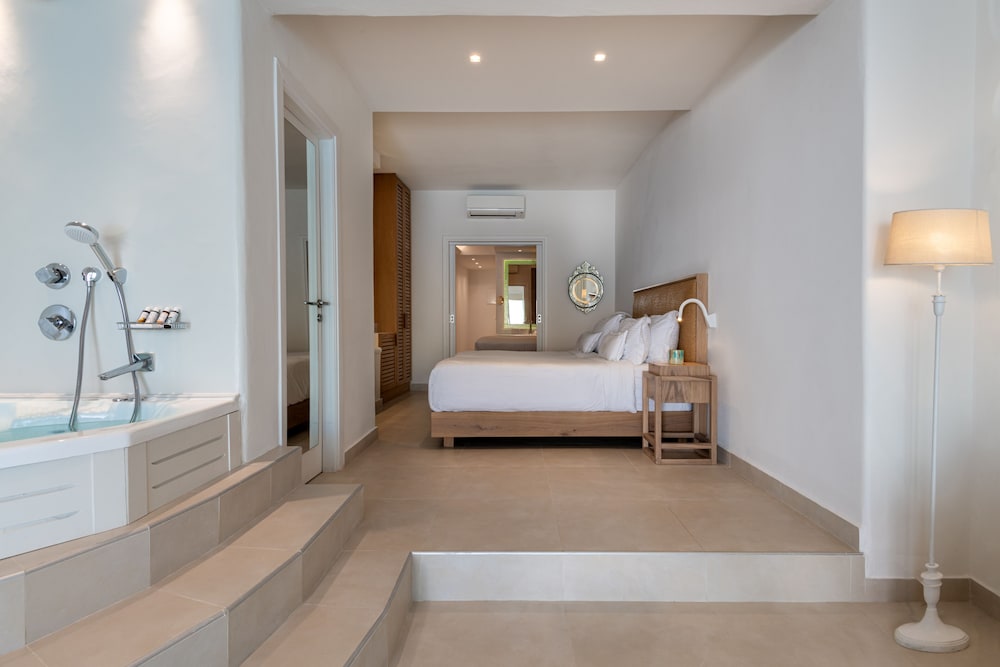 Myconian Grand Suite with Outdoor Sharing Pool, Sea View - Photo 9