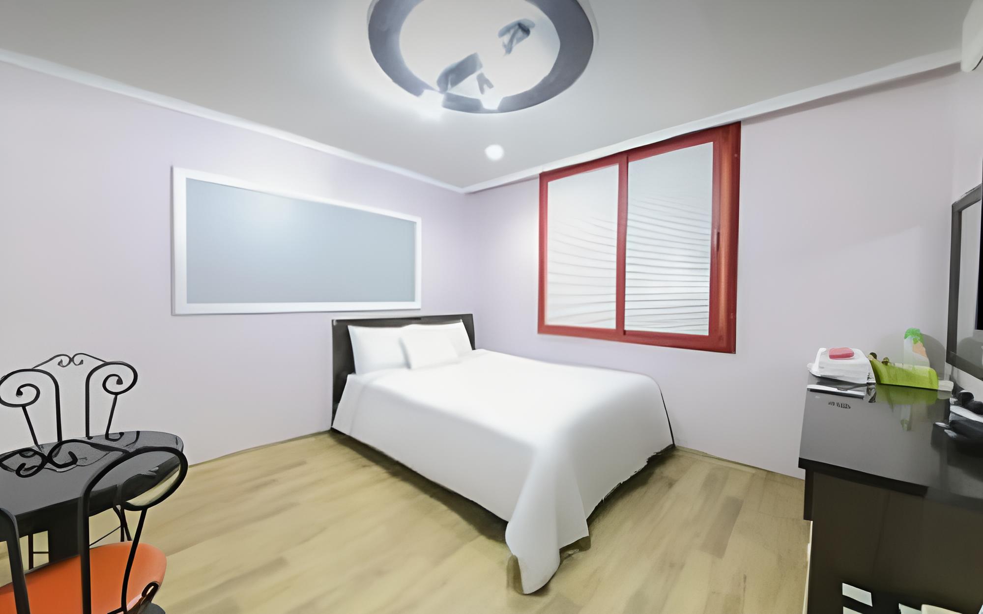 Room (Standard Room) - Photo 2