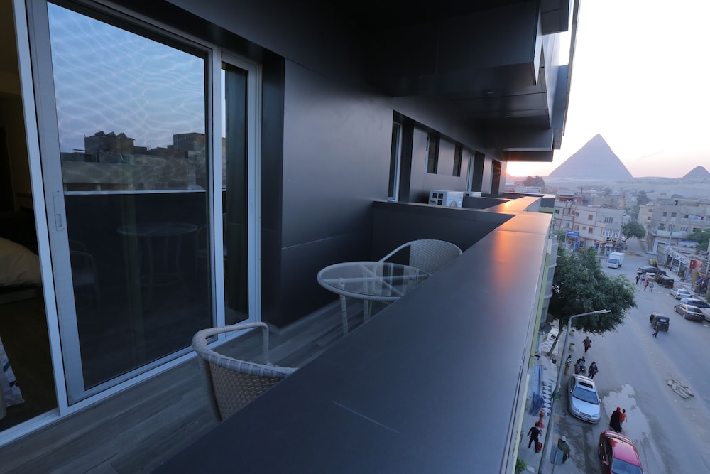 Deluxe Triple Room, Balcony (Pyramid view) - Photo 10