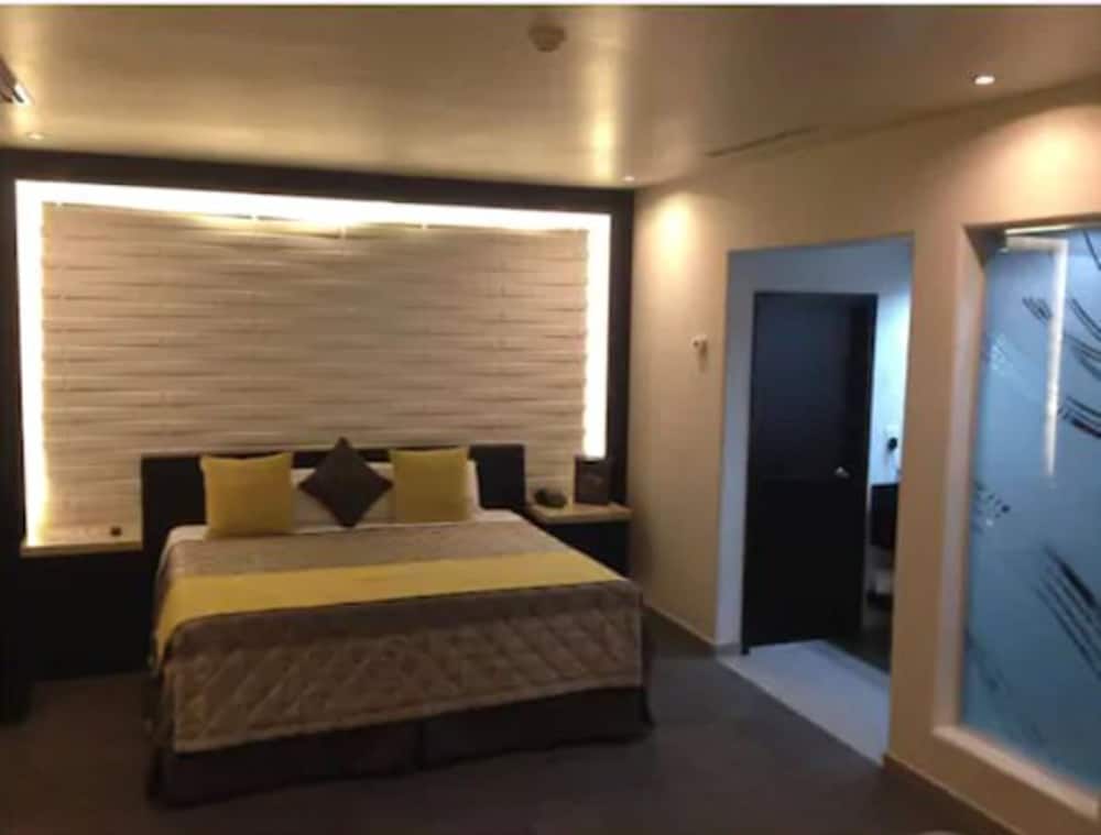 Deluxe Suite, 1 King Bed