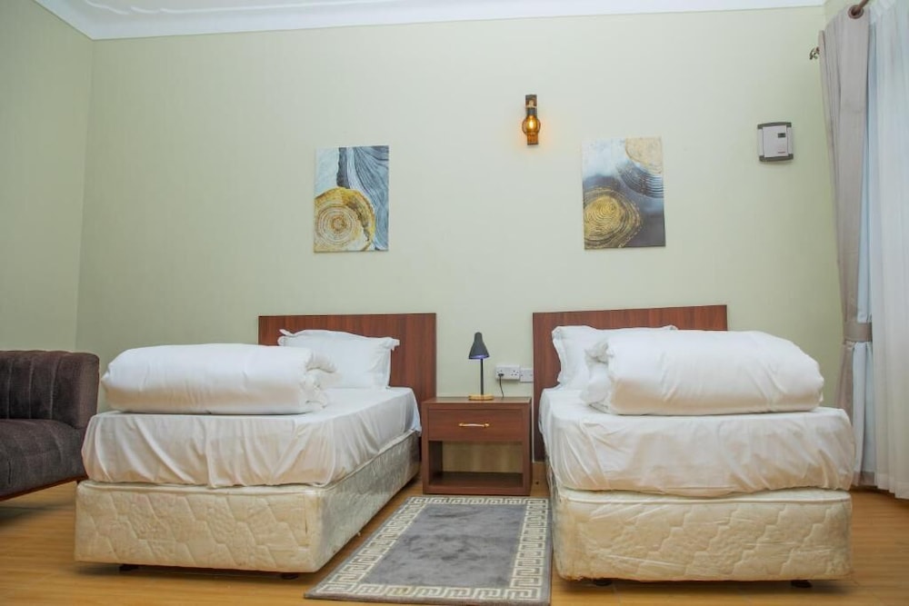 Basic Suite photo 2