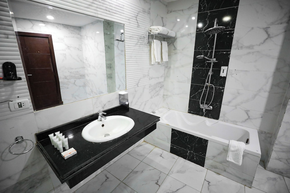 Junior Suite, 1 Bedroom, Pool View photo 3