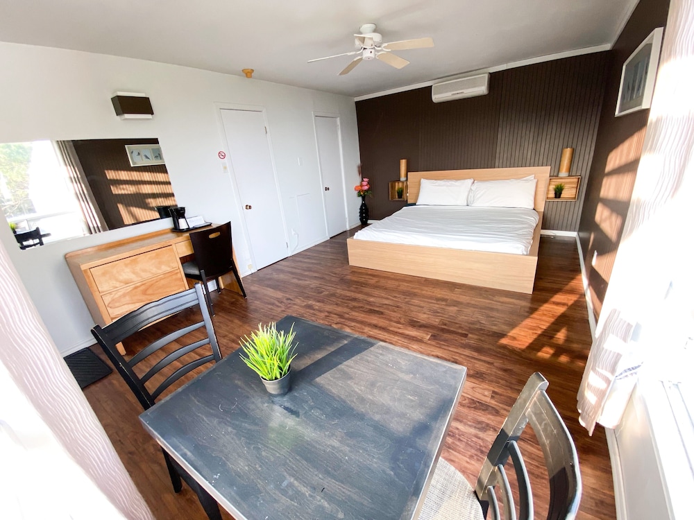 Panoramic Double Room, 1 King Bed, Private Bathroom, River View photo 1